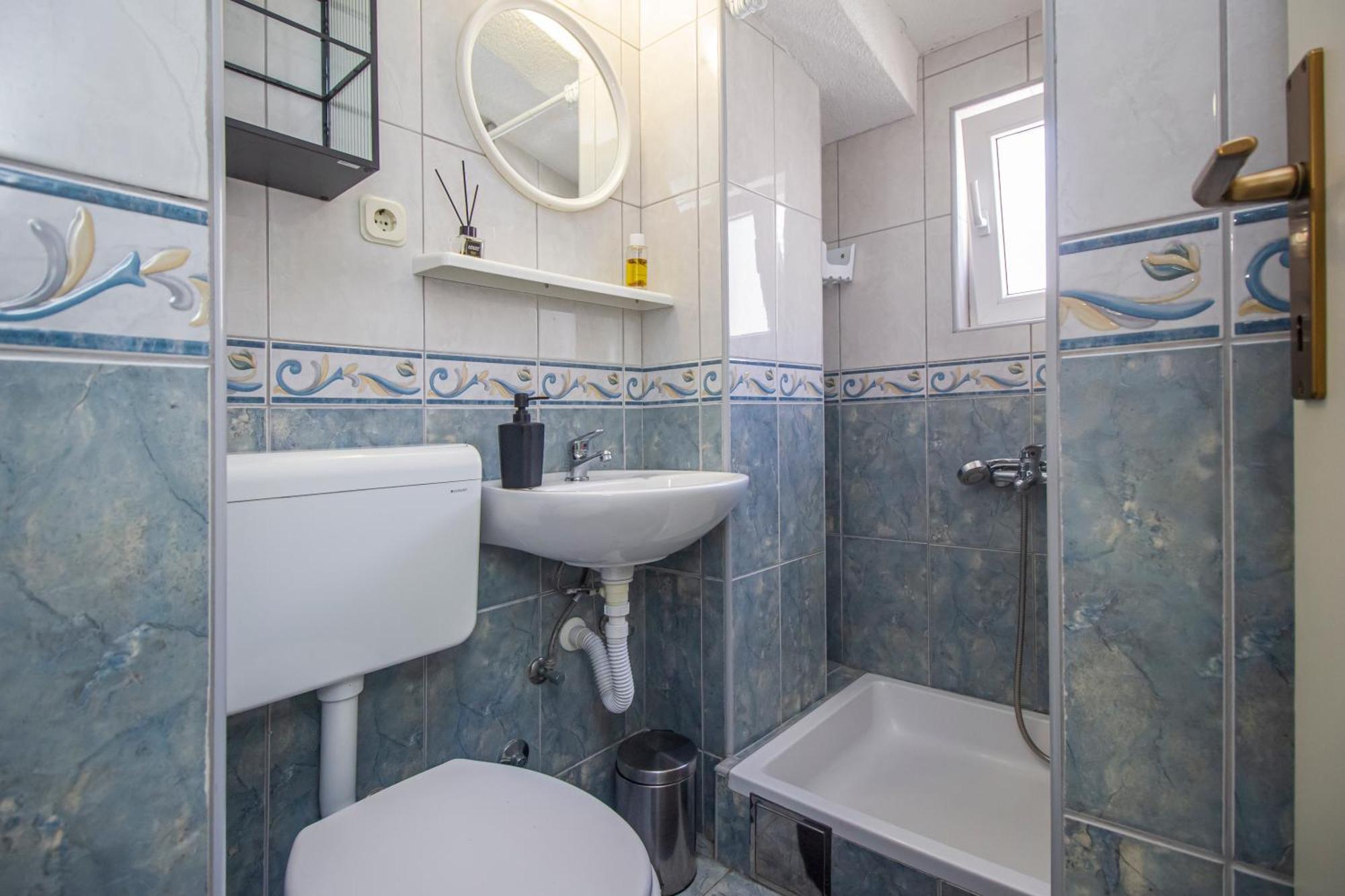 Apartma Leo-marin *
